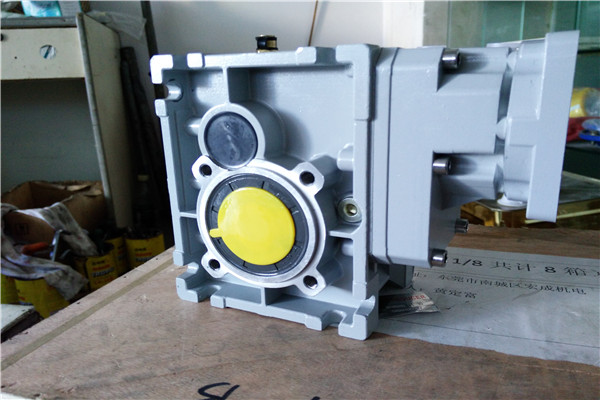 雙曲面減速機(jī)，TKM減速機(jī),KPM減速機(jī),BKM減速機(jī),準(zhǔn)雙曲面斜齒輪減速機(jī) (16)