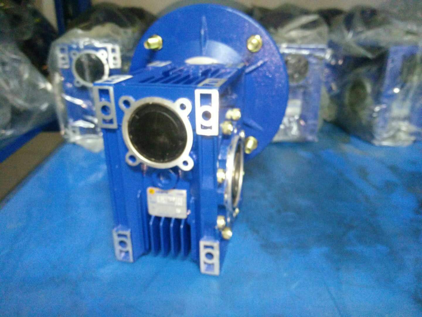 NMRV090減速機(jī),NMRV090090減速機(jī) NMRV090減速機(jī),NMRV090090減速機(jī)