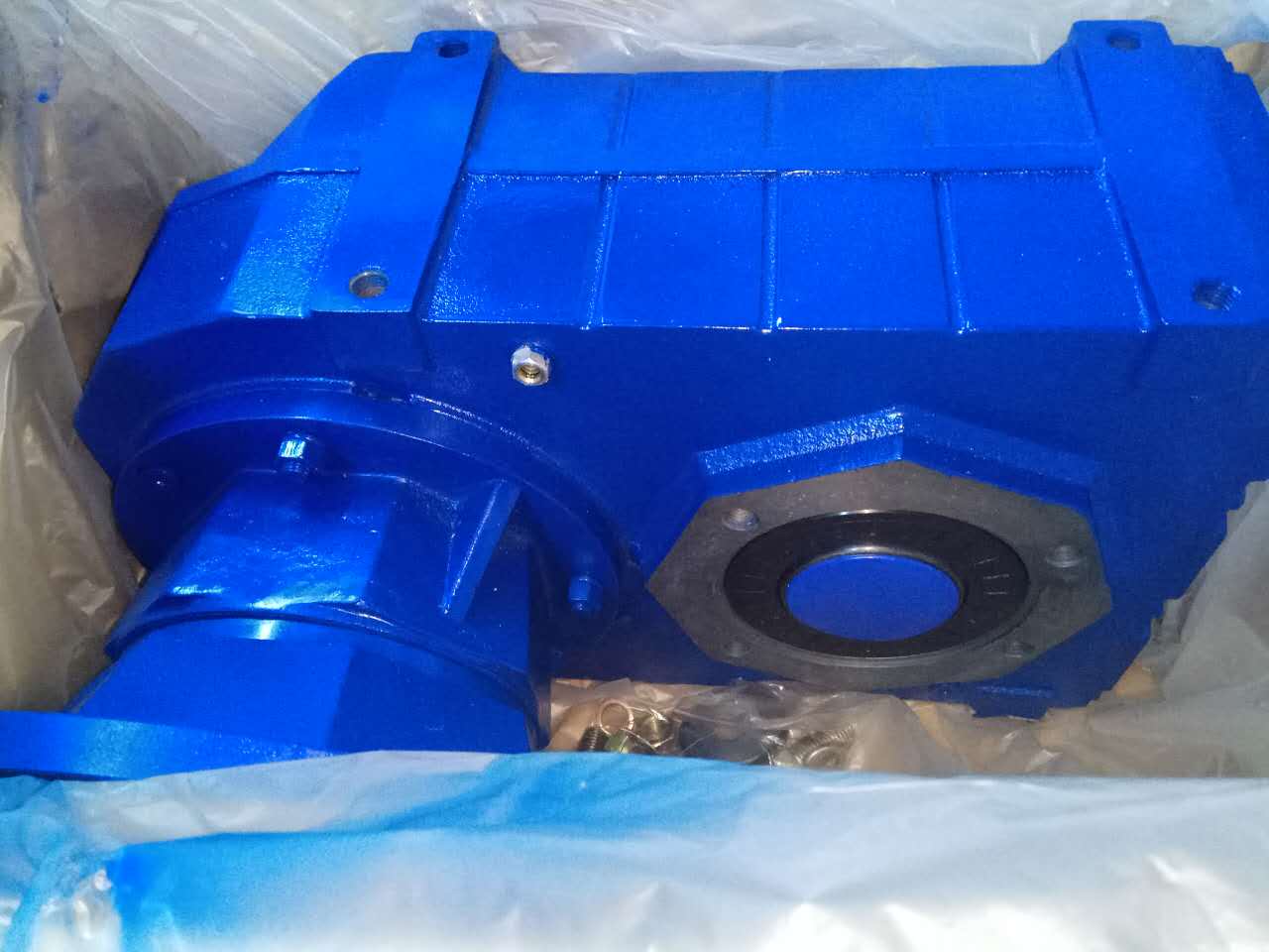 冷彎成型機(jī)械減速機(jī),F27DV90減速機(jī),F27減速機(jī),F27減速器 冷彎成型機(jī)械減速機(jī),F27DV90減速機(jī),F27減速機(jī),F27減速器