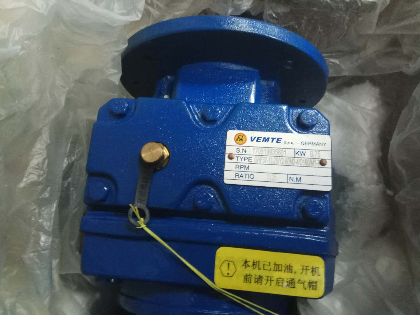 GRXF47DV63減速機(jī)R47減速機(jī),齒輪減速電機(jī) GRXF47DV63減速機(jī)R47減速機(jī),齒輪減速電機(jī)