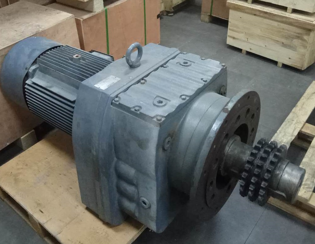 陶瓷切割機(jī)減速機(jī),RX57減速機(jī),R57齒輪減速機(jī) 陶瓷切割機(jī)減速機(jī),RX57減速機(jī),R57齒輪減速機(jī)