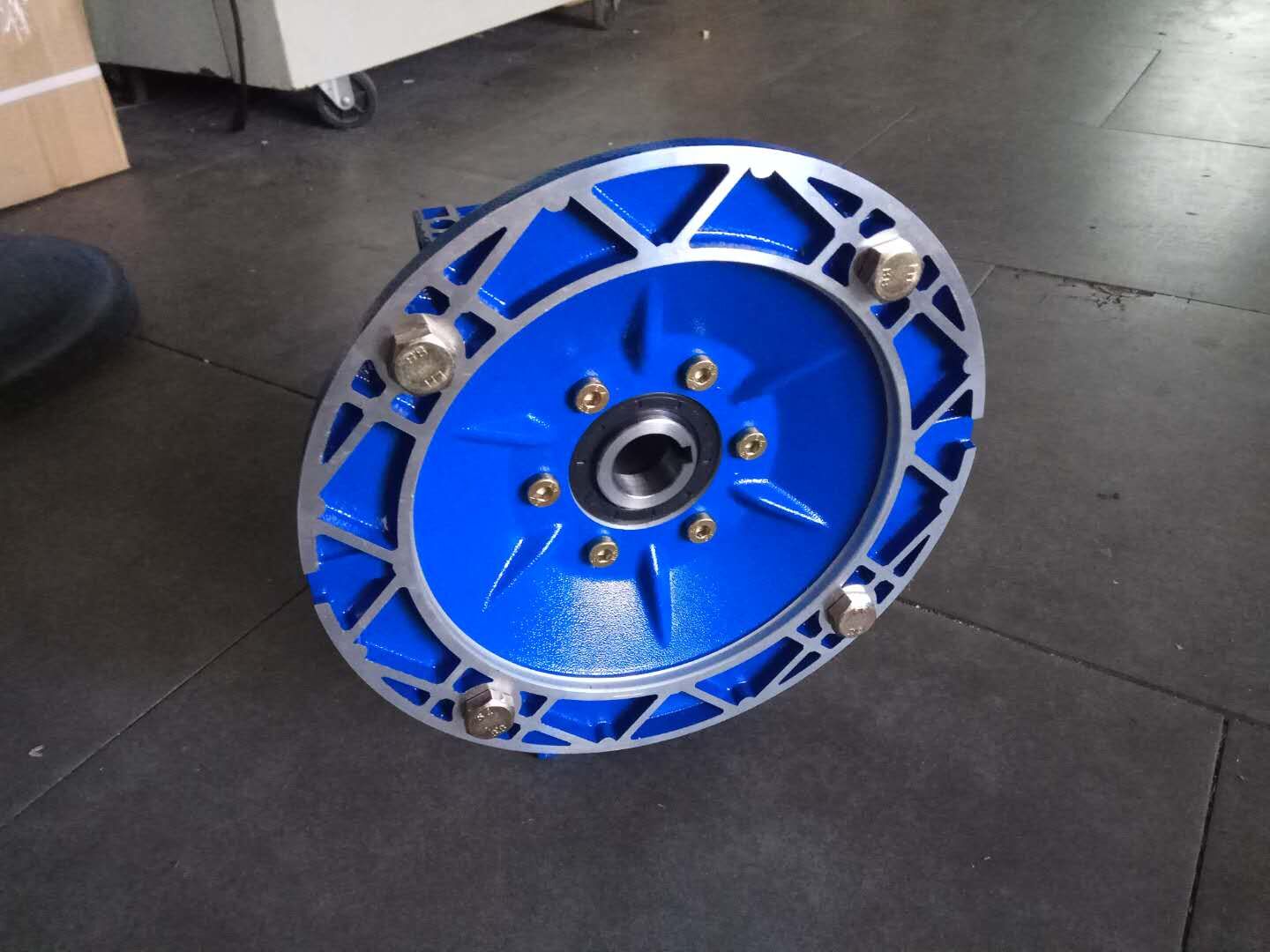 膠帶輸送機(jī)減速機(jī),NMRV040-Y100-3KW減速機(jī),RV40減速機(jī) 膠帶輸送機(jī)減速機(jī),NMRV040-Y100-3KW減速機(jī),RV40減速機(jī)