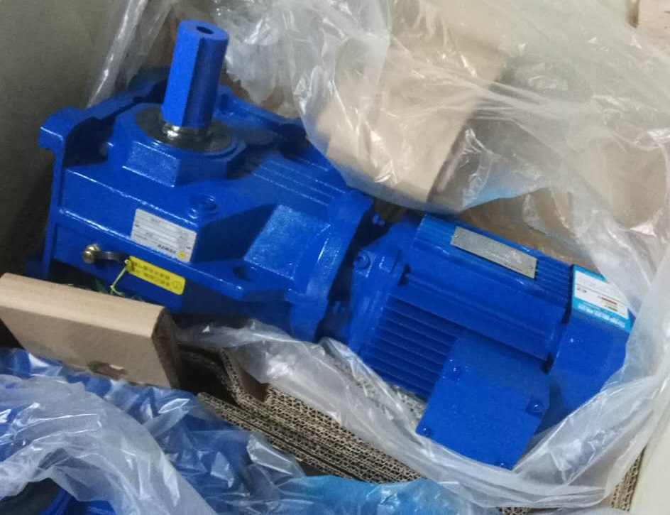 塑料撕碎機減速機,KAF37齒輪減速機,KAF37減速機 塑料撕碎機減速機,KAF37齒輪減速機,KAF37減速機