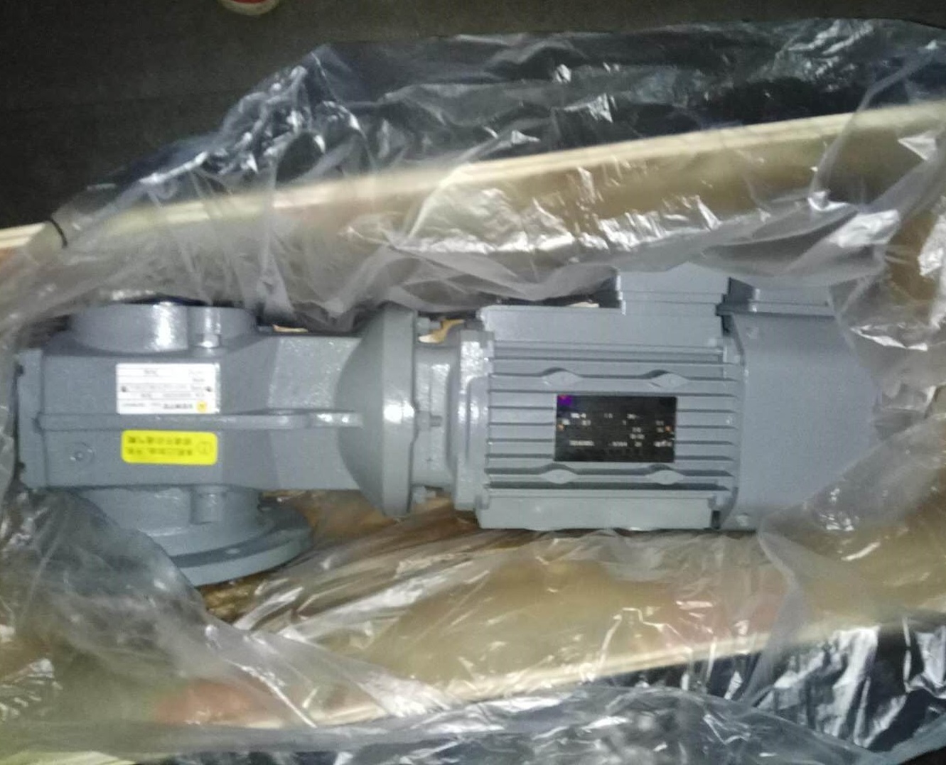 壓濾機(jī)減速機(jī),K37減速機(jī),齒輪減速電機(jī),齒輪減速機(jī) 壓濾機(jī)減速機(jī),K37減速機(jī),齒輪減速電機(jī),齒輪減速機(jī)