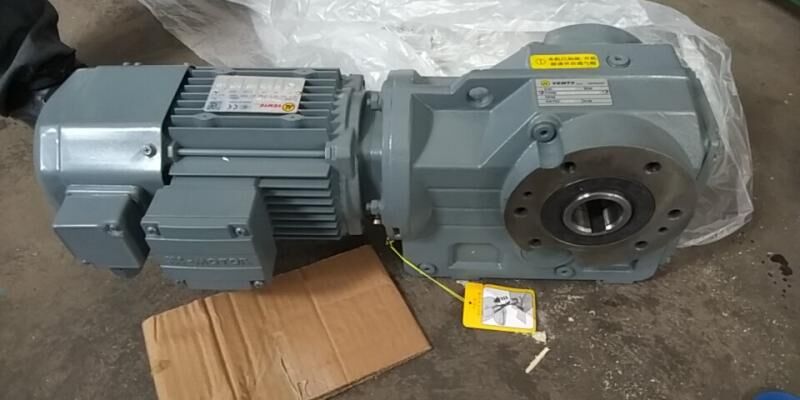 轉(zhuǎn)碟曝氣機減速機,立式齒輪減速電機,K77DRS71M4,齒輪減速機 轉(zhuǎn)碟曝氣機減速機,立式齒輪減速電機,K77DRS71M4,齒輪減速機