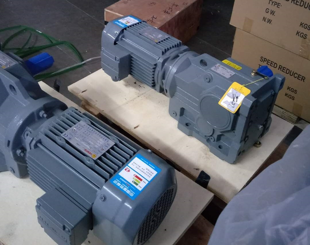 變頻氣泡清洗機(jī)減速機(jī),渦輪減速機(jī),減速機(jī)S77,S77Y71M4 變頻氣泡清洗機(jī)減速機(jī),渦輪減速機(jī),減速機(jī)S77,S77Y71M4