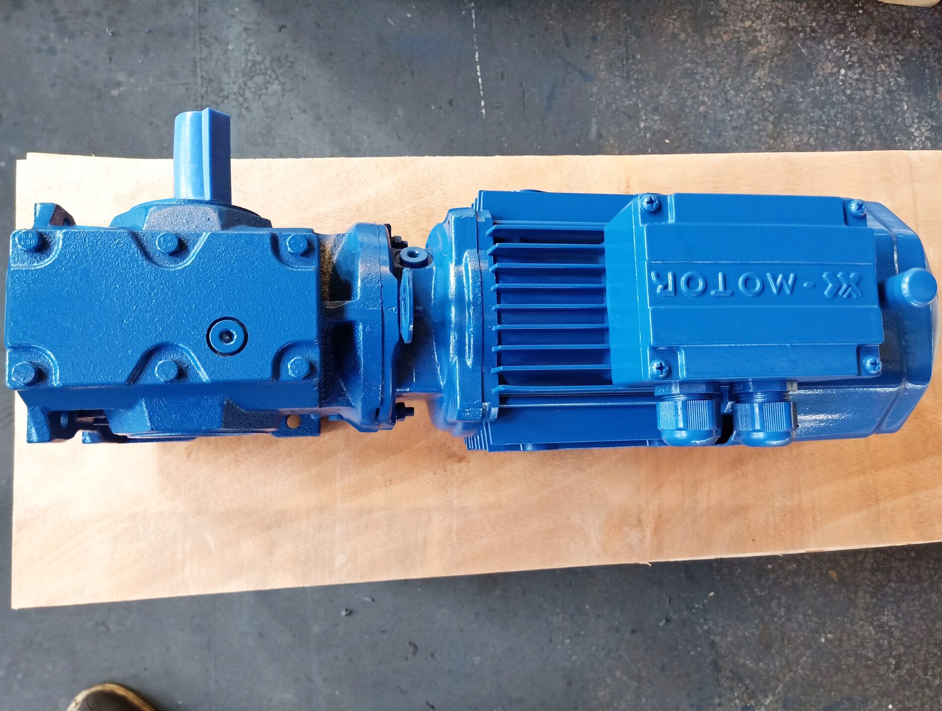 減速機(jī)S67DRS100M4 減速機(jī)S67DRS100M4