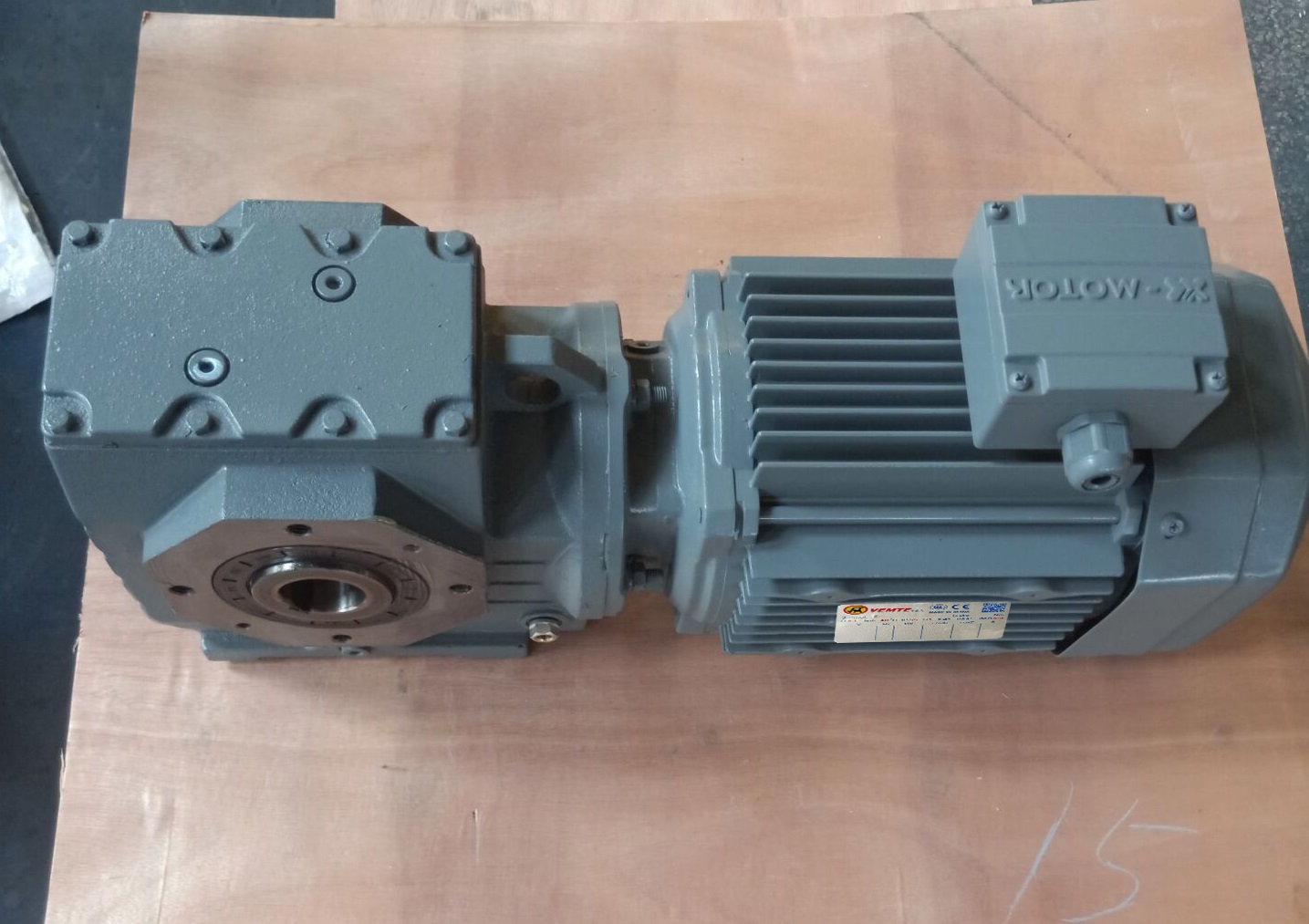 S97減速機(jī),攪拌機(jī)減速機(jī),渦輪減速機(jī),S97YEJ132M4 S97減速機(jī),攪拌機(jī)減速機(jī),渦輪減速機(jī),S97YEJ132M4