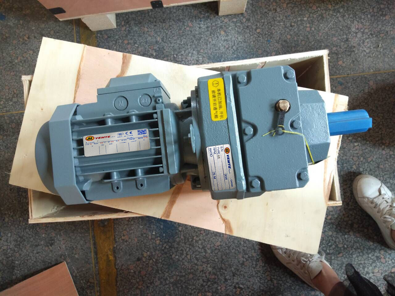 GR77Y112M4,4KW減速機,R77減速機,齒輪減速電機 GR77Y112M4,4KW減速機,R77減速機,齒輪減速電機