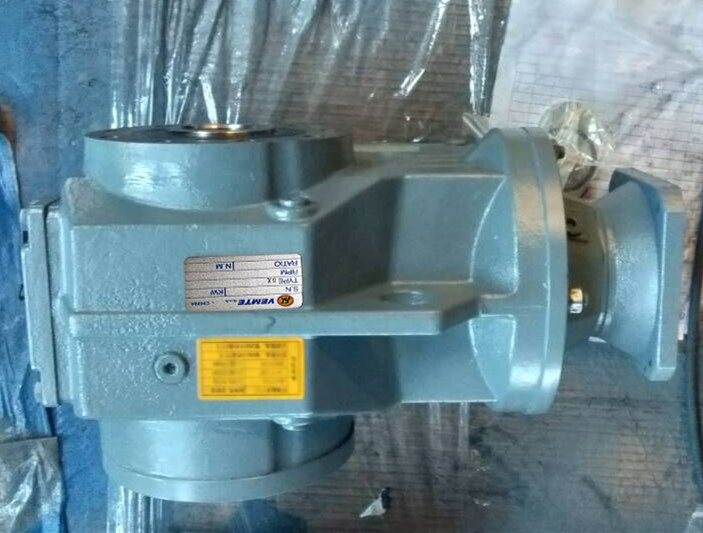 1.5KW電機(jī)配上5比減速機(jī) 1.5KW電機(jī)配上5比減速機(jī)