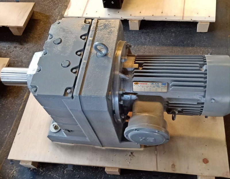 5.5KW齒輪減速電機 5.5KW齒輪減速電機