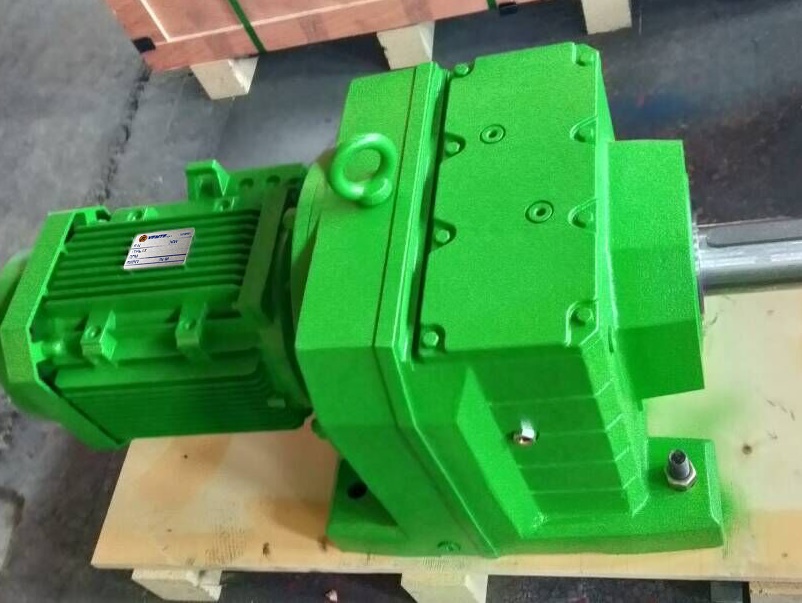 2.2KW電機(jī)配R系列減速機(jī) 2.2KW電機(jī)配R系列減速機(jī)