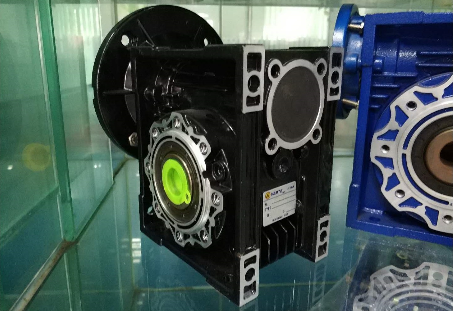 400比減速機(jī),蝸輪減速機(jī),自鎖減速機(jī),伺服電機(jī)蝸輪蝸桿減速機(jī) 400比減速機(jī),蝸輪減速機(jī),自鎖減速機(jī),伺服電機(jī)蝸輪蝸桿減速機(jī)