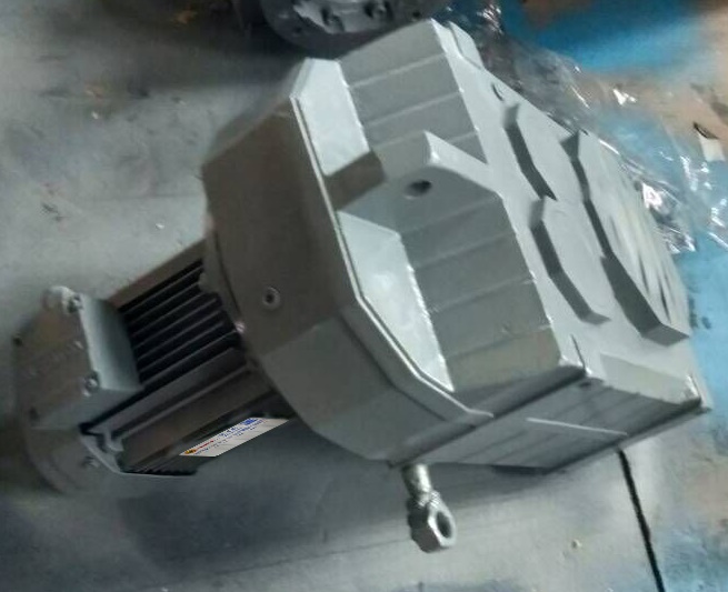 2.2KW減速馬達(dá) 2.2KW減速馬達(dá)