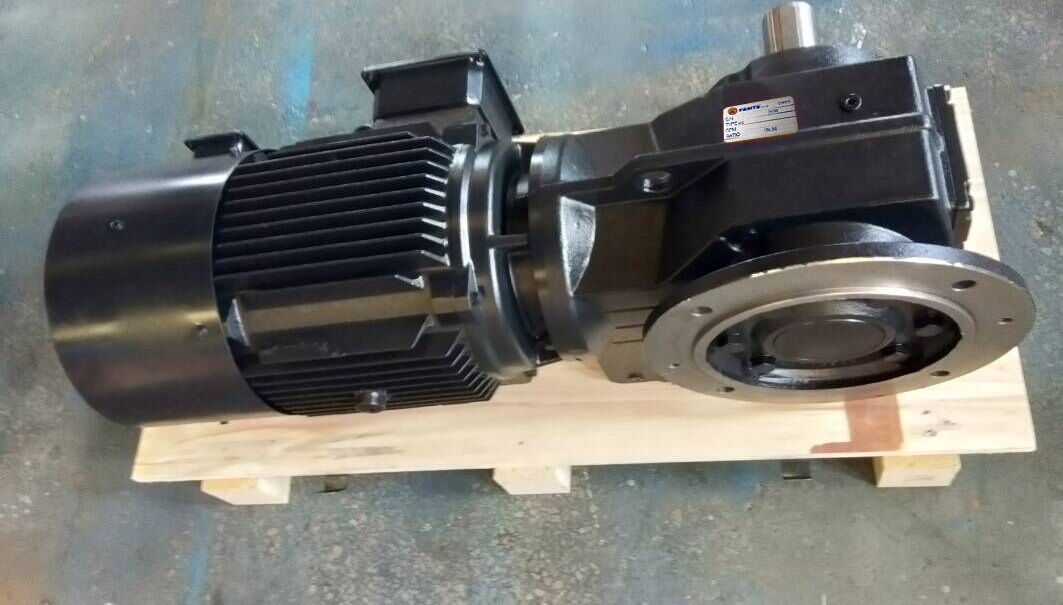 18.5KW減速機,直角減速機,16轉(zhuǎn)減速機,KAF157減速機 18.5KW減速機,直角減速機,16轉(zhuǎn)減速機,KAF157減速機