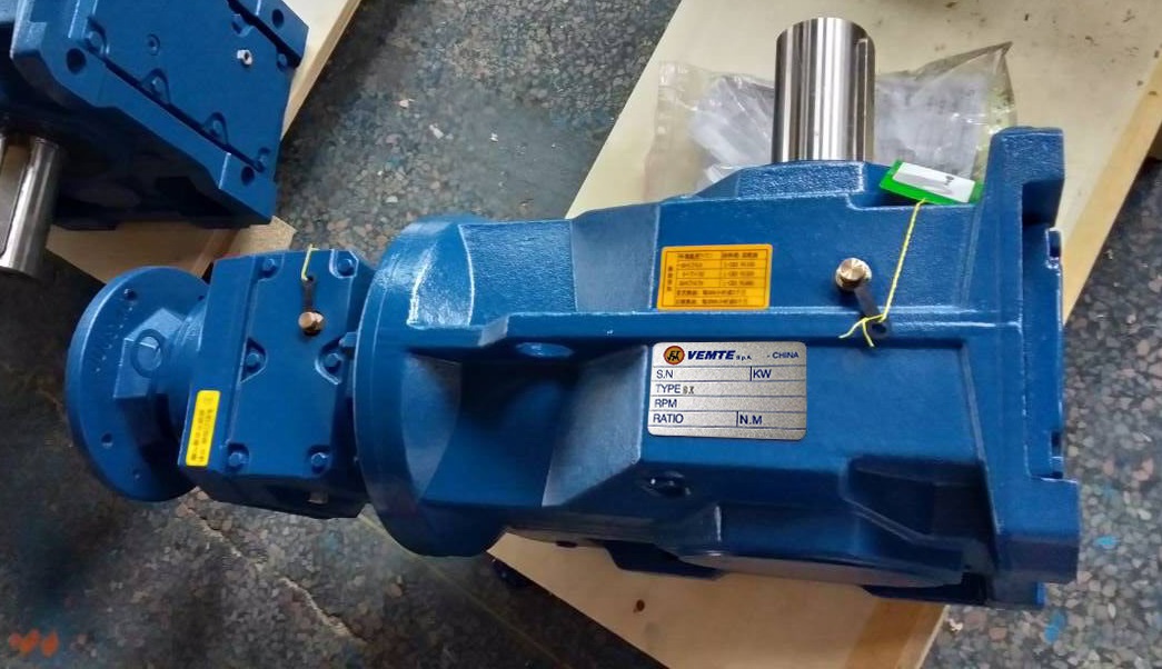 刮泥機(jī)減速機(jī),齒輪減速機(jī),減速電機(jī),GK107RF77減速機(jī) 刮泥機(jī)減速機(jī),齒輪減速機(jī),減速電機(jī),GK107RF77減速機(jī)