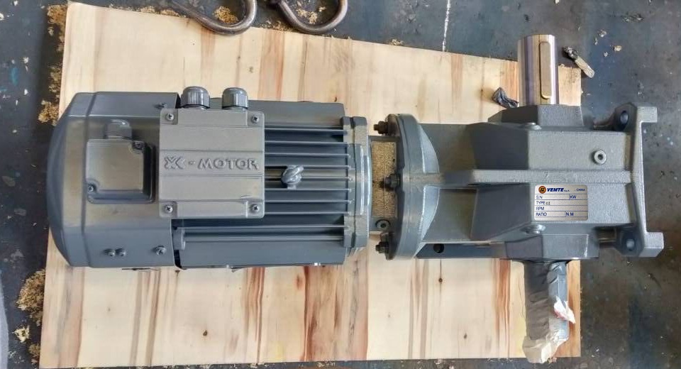 研磨機(jī)減速機(jī),雙出軸減速機(jī),3比減速機(jī),直角減速機(jī),AB軸減速機(jī) 研磨機(jī)減速機(jī),雙出軸減速機(jī),3比減速機(jī),直角減速機(jī),AB軸減速機(jī)