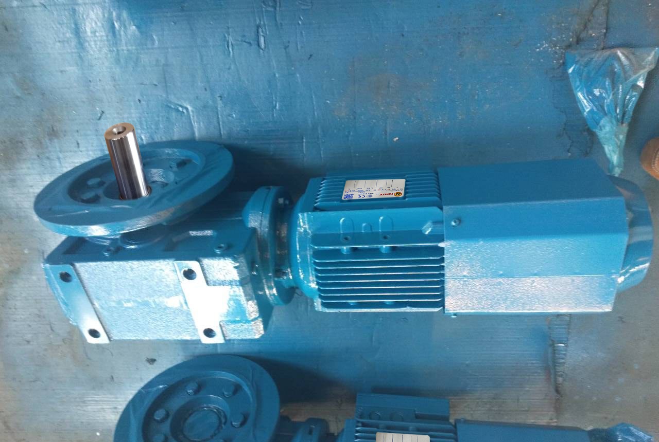 2.2KW減速機(jī),直角減速機(jī),帶輸出軸減速機(jī),2.2KW減速電機(jī) 2.2KW減速機(jī),直角減速機(jī),帶輸出軸減速機(jī),2.2KW減速電機(jī)