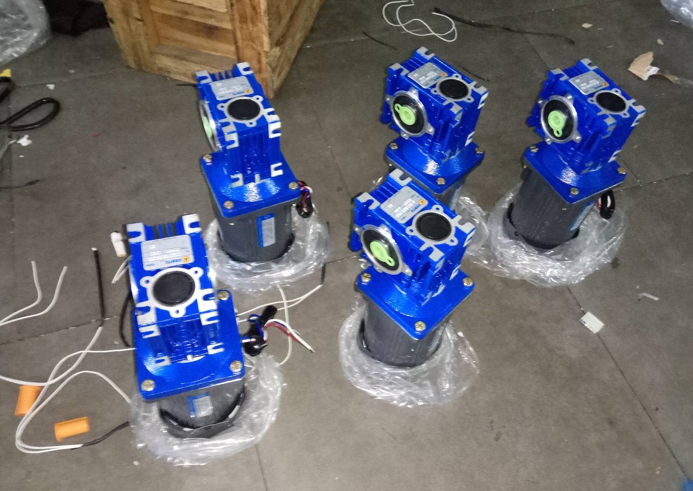 沖床減速機(jī),80伺服電機(jī),伺服電機(jī)蝸輪減速機(jī),小型減速機(jī) 沖床減速機(jī),80伺服電機(jī),伺服電機(jī)蝸輪減速機(jī),小型減速機(jī)