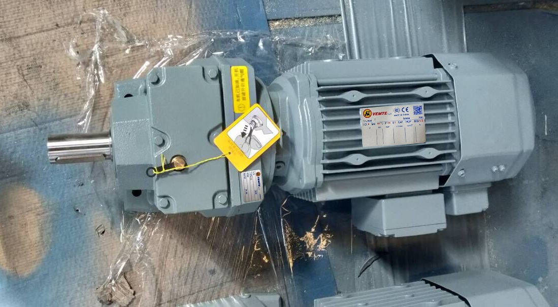 15KW減速機(jī),5比減速機(jī),16比減速機(jī),26比減速機(jī),齒輪減速機(jī) 15KW減速機(jī),5比減速機(jī),16比減速機(jī),26比減速機(jī),齒輪減速機(jī)