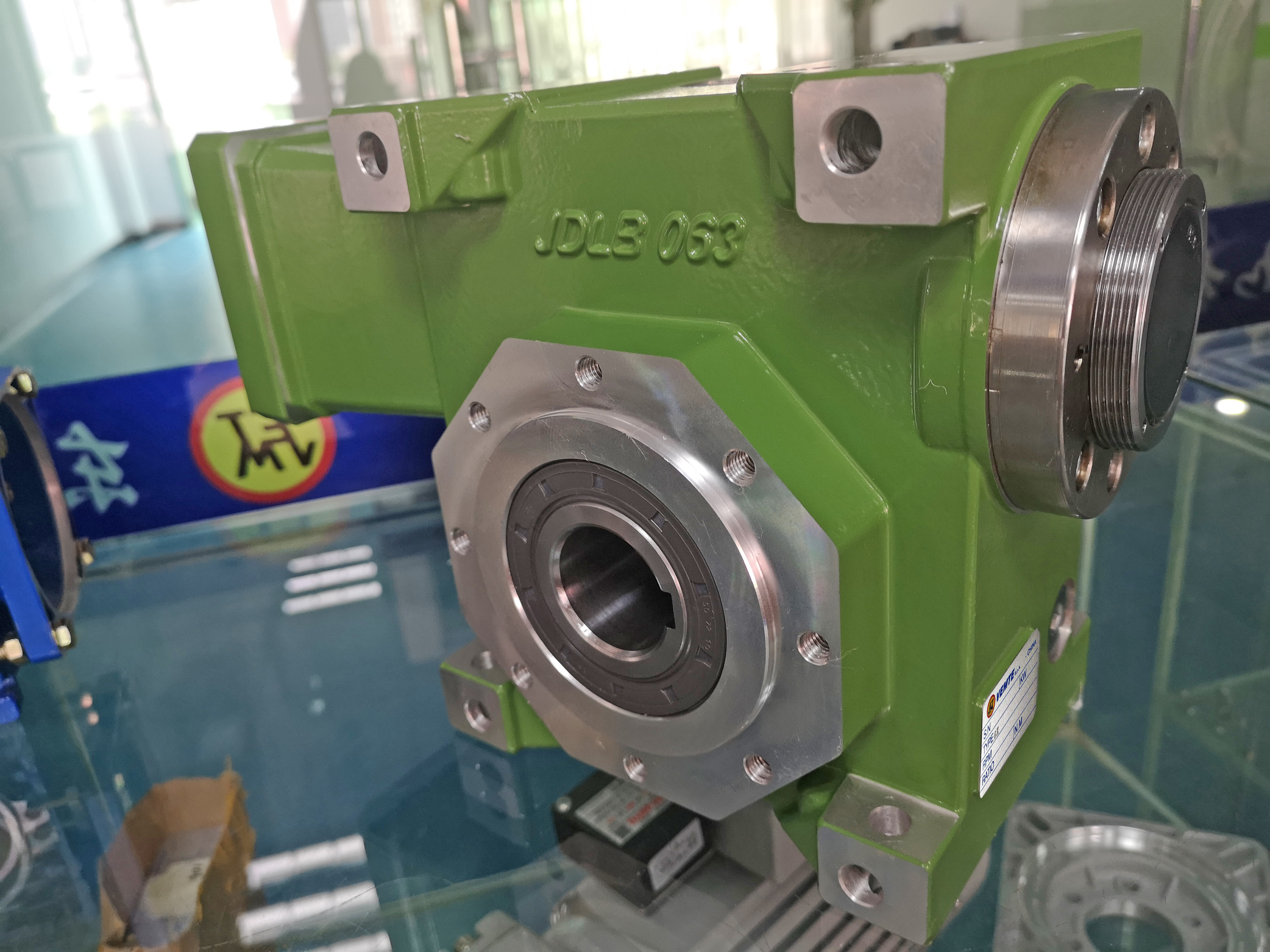 蝸輪蝸桿減速機,高精度蝸輪蝸桿減速機,無間隙減速機,恒間隙減速機 蝸輪蝸桿減速機,高精度蝸輪蝸桿減速機,無間隙減速機,恒間隙減速機