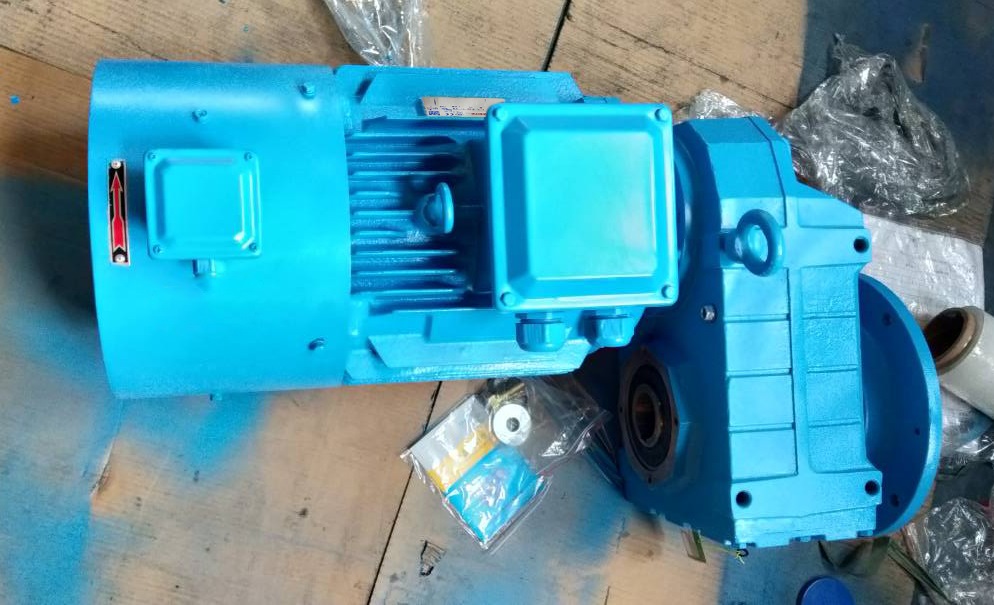 1.5KW齒輪減速電機,小轉速減速機 1.5KW齒輪減速電機,小轉速減速機