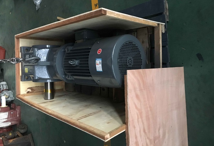 1.5KW錐齒輪減速機,100比減速機 1.5KW錐齒輪減速機,100比減速機