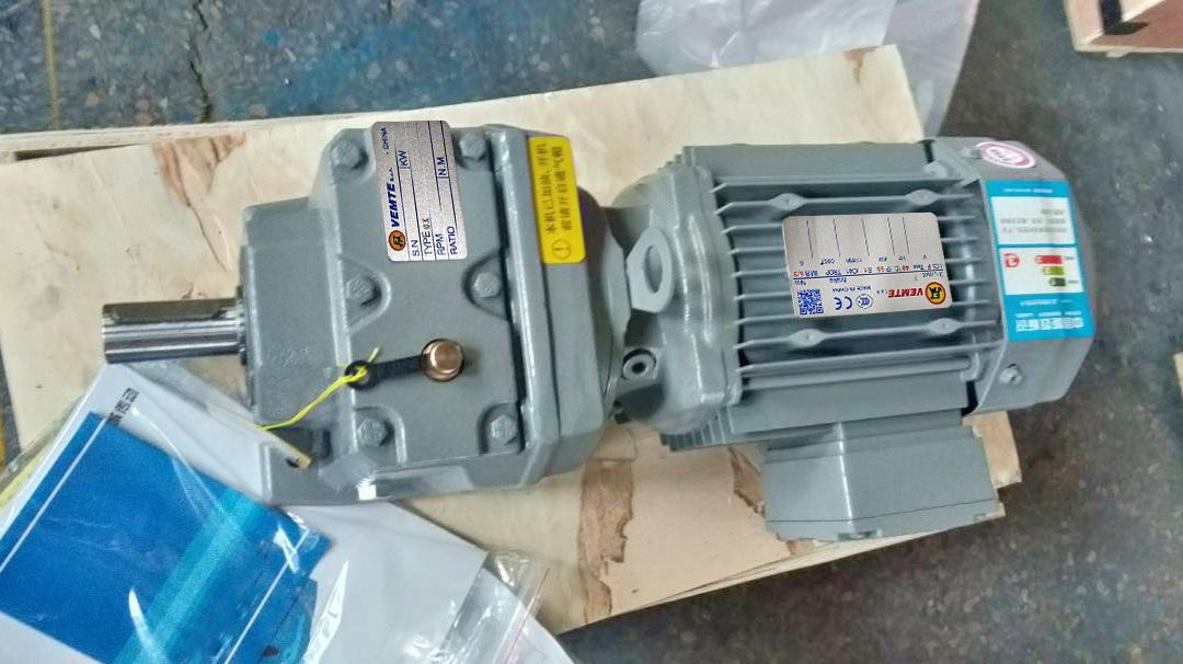 同軸斜齒輪減速機(jī),R型齒輪箱 同軸斜齒輪減速機(jī),R型齒輪箱