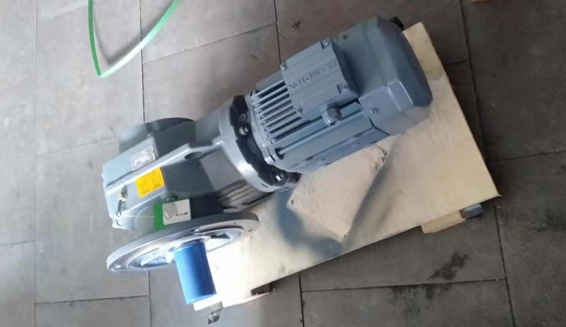 翻轉(zhuǎn)設(shè)備減速機,剎車電機減速機,2500NM減速機 翻轉(zhuǎn)設(shè)備減速機,剎車電機減速機,2500NM減速機