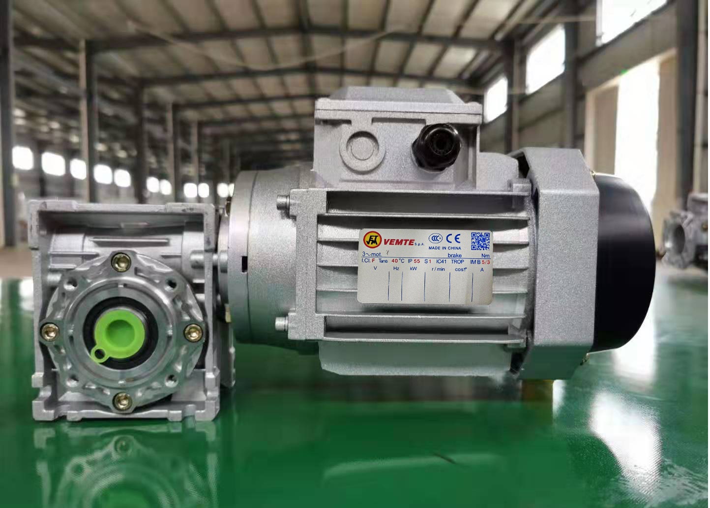 2.5KW減速機(jī),帶自鎖功能減速機(jī),70比減速機(jī),蝸輪減速機(jī) 2.5KW減速機(jī),帶自鎖功能減速機(jī),70比減速機(jī),蝸輪減速機(jī)