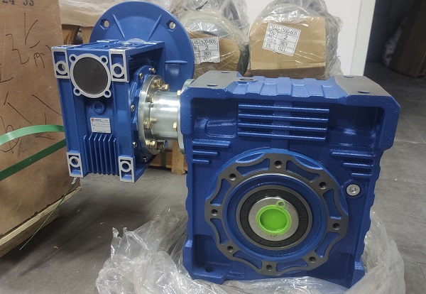 口罩機(jī)減速機(jī)，蝸輪蝸桿減速機(jī),300W減速機(jī),100比減速機(jī)