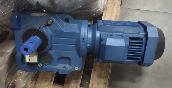 清洗機(jī)減速機(jī),57減速機(jī),步進(jìn)電機(jī)減速器,57步進(jìn)電機(jī) 清洗機(jī)減速機(jī),57減速機(jī),步進(jìn)電機(jī)減速器,57步進(jìn)電機(jī)