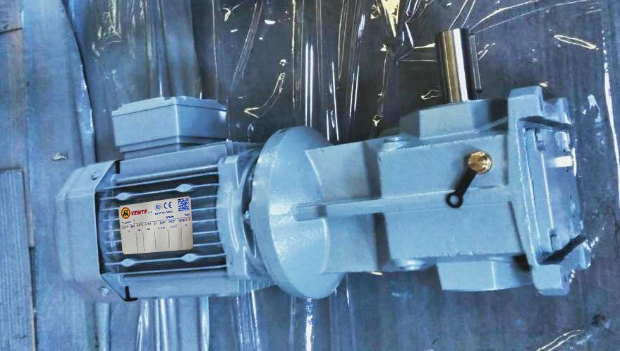 1.1KW減速機,錐齒輪減速機,500轉減速機,電機減速機 1.1KW減速機,錐齒輪減速機,500轉減速機,電機減速機