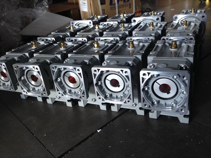 KPM雙曲面減速機(jī)電機(jī) KPM雙曲面減速機(jī)電機(jī)