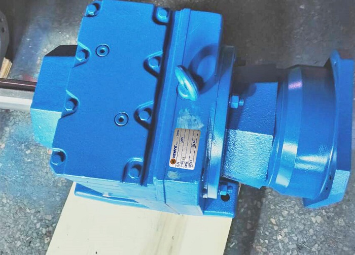 伺服電機(jī)專用蝸輪蝸桿圓柱減速機(jī) 伺服電機(jī)專用蝸輪蝸桿圓柱減速機(jī)