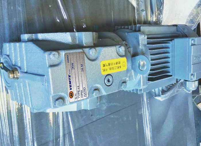 蝸輪蝸桿減速機(jī)帶電機(jī)一體機(jī) 蝸輪蝸桿減速機(jī)帶電機(jī)一體機(jī)