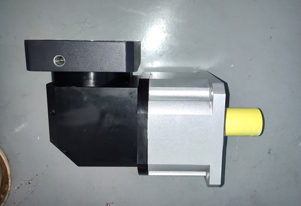 拉動(dòng)2.5T噸負(fù)載的行星減速機(jī)電機(jī) 拉動(dòng)2.5T噸負(fù)載的行星減速機(jī)電機(jī)