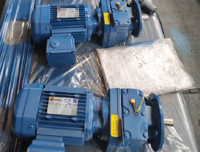 帶動(dòng)龍門起重機(jī)減速機(jī) 帶動(dòng)龍門起重機(jī)減速機(jī)