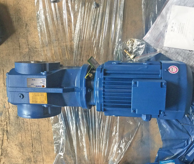 斜齒輪空心軸減速機(jī) 斜齒輪空心軸減速機(jī)