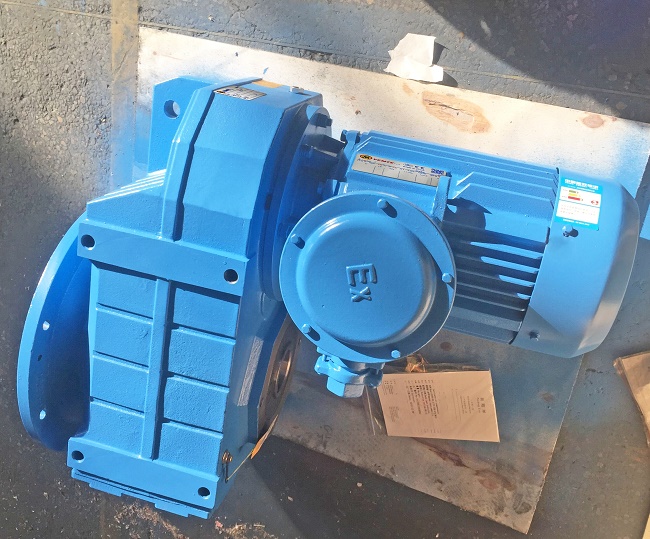 配5.5KW防爆剎車(chē)電機(jī)減速機(jī) 配5.5KW防爆剎車(chē)電機(jī)減速機(jī)