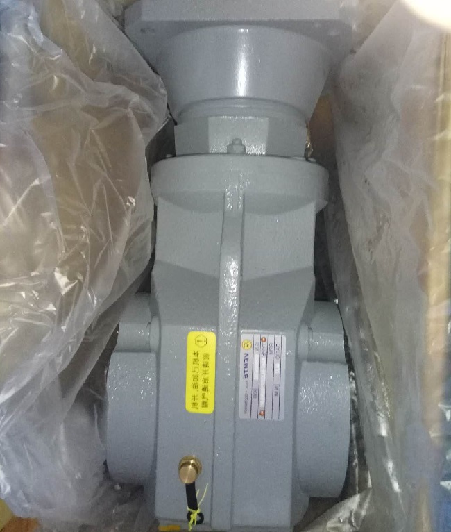 500W伺服電機(jī)減速機(jī),帶動(dòng)4.5噸刮泥機(jī)的伺服電機(jī)減速機(jī) 500W伺服電機(jī)減速機(jī),帶動(dòng)4.5噸刮泥機(jī)的伺服電機(jī)減速機(jī)