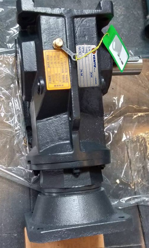 帶動(dòng)17.5T噸的減速機(jī),壓緊機(jī)減速機(jī),7000W伺服電機(jī)減速機(jī) 帶動(dòng)17.5T噸的減速機(jī),壓緊機(jī)減速機(jī),7000W伺服電機(jī)減速機(jī)