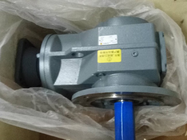 4300W伺服電機(jī)減速機(jī) 4300W伺服電機(jī)減速機(jī)