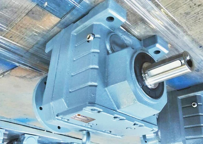 帶動(dòng)35T噸的電機(jī)減速機(jī),32000W伺服電機(jī)減速機(jī),施工升降機(jī)減速機(jī) 帶動(dòng)35T噸的電機(jī)減速機(jī),32000W伺服電機(jī)減速機(jī),施工升降機(jī)減速機(jī)