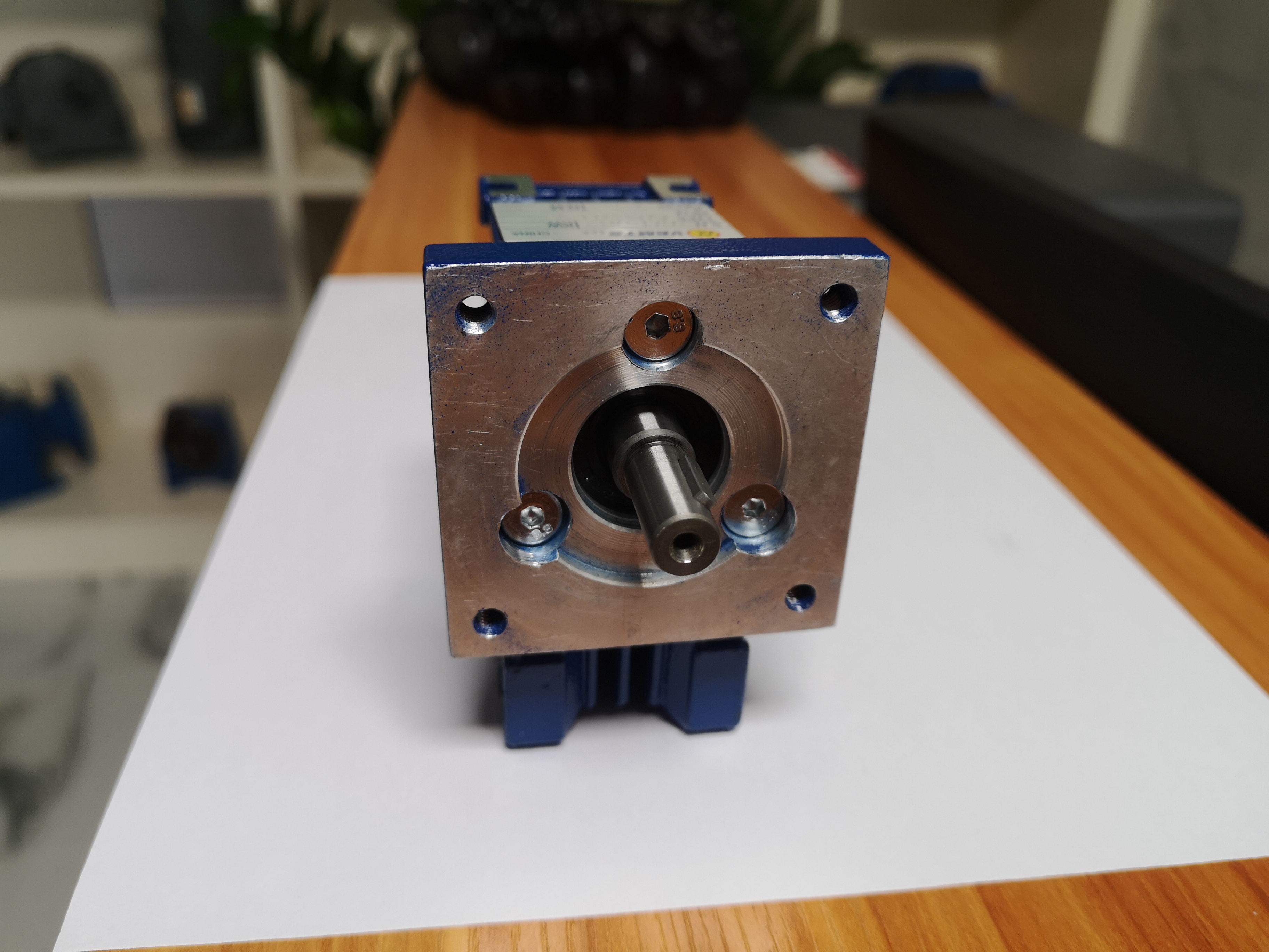 1000瓦伺服電機(jī)減速機(jī),帶動(dòng)47.5T減速機(jī),47.5噸的折彎機(jī)的負(fù)載 1000瓦伺服電機(jī)減速機(jī),帶動(dòng)47.5T減速機(jī),47.5噸的折彎機(jī)的負(fù)載