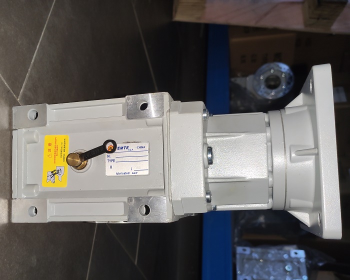 1500瓦伺服電機(jī)減速機(jī) 1500瓦伺服電機(jī)減速機(jī)