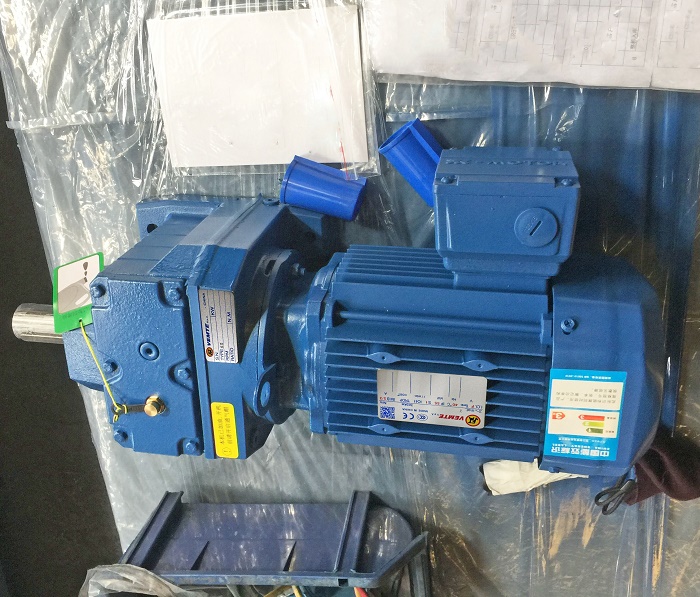 減速機(jī)配13000W變頻電機(jī) 減速機(jī)配13000W變頻電機(jī)