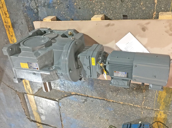 減速機帶29000W變頻制動電機 減速機帶29000W變頻制動電機