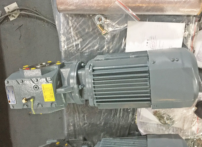 減速機(jī)配調(diào)速防爆電機(jī) 減速機(jī)配調(diào)速防爆電機(jī)