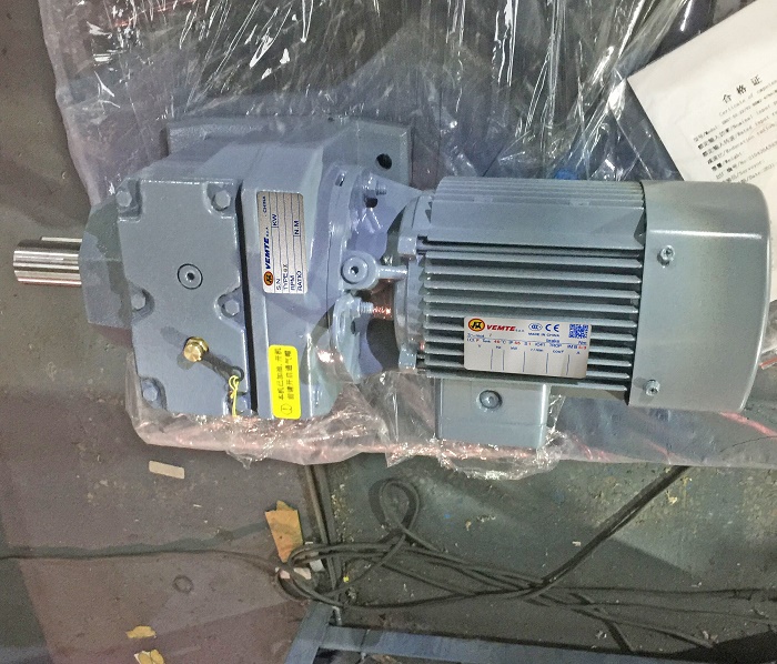 減速機(jī)帶調(diào)速電機(jī) 減速機(jī)帶調(diào)速電機(jī)